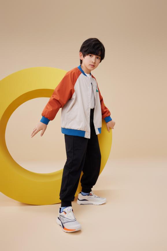 涨趋势功能性儿童运动鞋成“刚需”qy千亿球友会热爱运动人群呈上(图2)