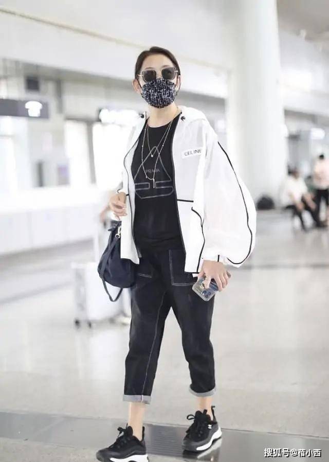 年女人穿松不穿紧才更时髦洋气看了倪萍的穿搭我悟了：60中(图3)