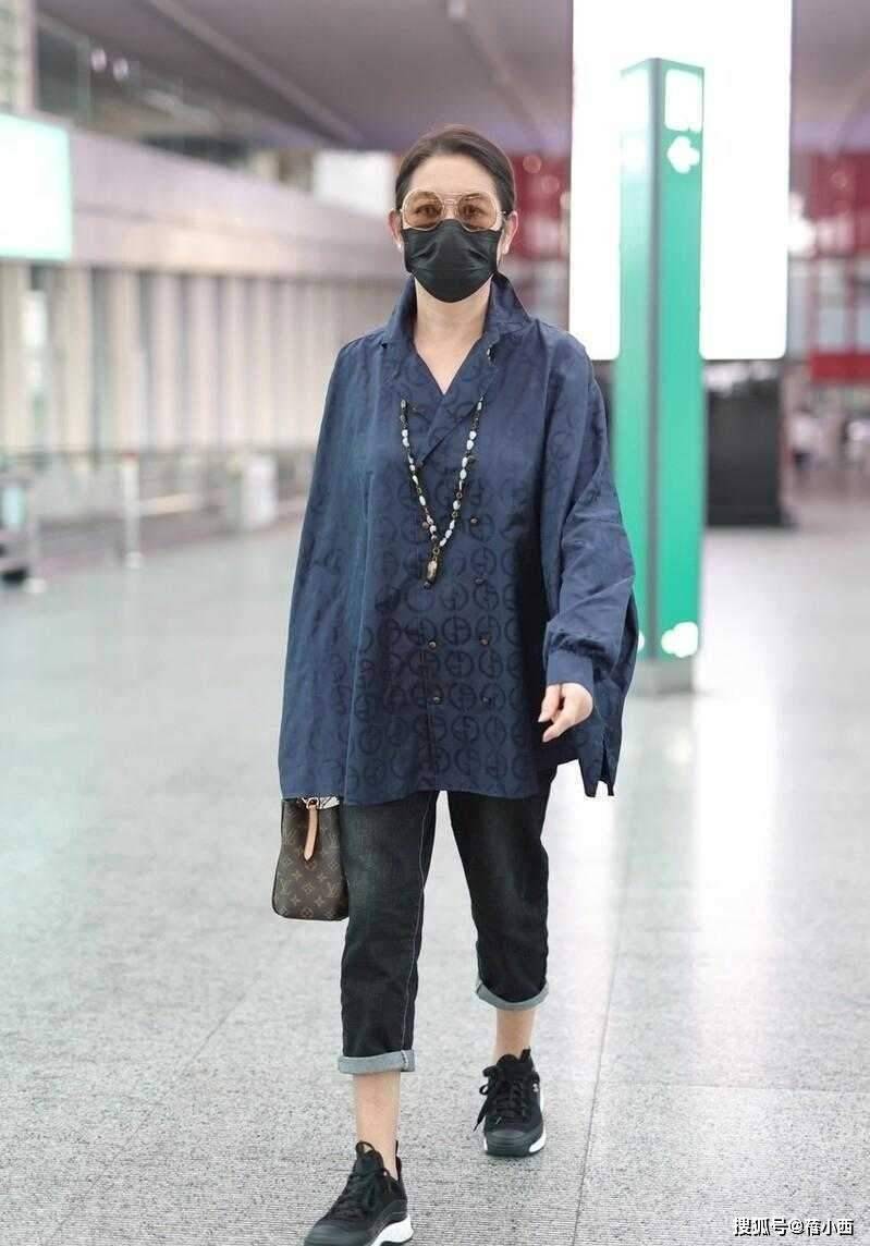 年女人穿松不穿紧才更时髦洋气看了倪萍的穿搭我悟了：60中(图5)