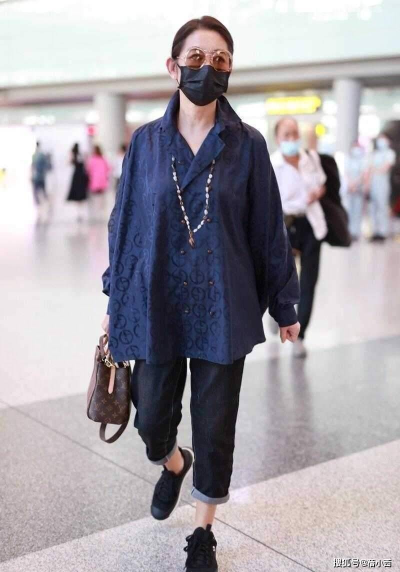 年女人穿松不穿紧才更时髦洋气看了倪萍的穿搭我悟了：60中(图7)